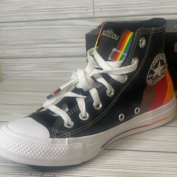 ✨Converse✨ Pride Theme Hightop - Picture 9 of 14